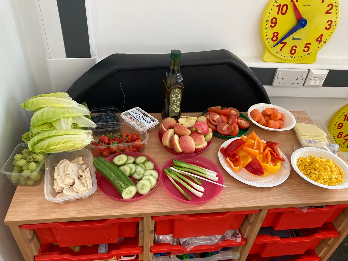 MrsEdgarlmp's tweet photo. Can you guess what Year 1 have been up to this afternoon? #designtechnology https://t.co/nkq0UJbUh7