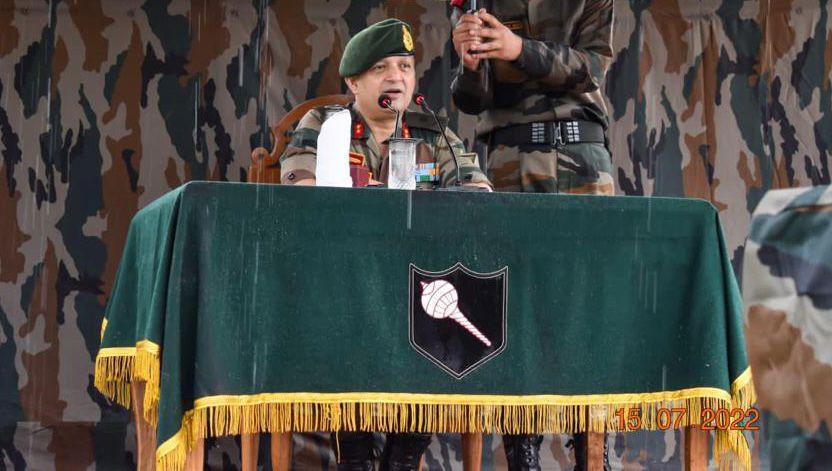 prodefencejammu's tweet photo. GOC #GurjDivision visited #MissionFirstBrigade and interacted with all ranks at Samba Mil Stn. He complimented for the ongoing training of local youth for entry into Armed Forces as #agniveers. He also appreciated the efforts of upgraded Veteran Sahayata Kendra.
@adgpi
@DIAV20 https://t.co/2iPXYK4MzK