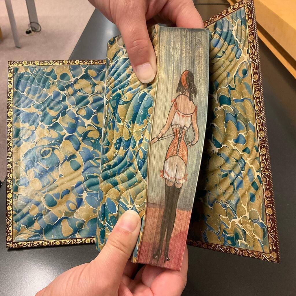 Happy #foreedgefriday with bonus #marbledpaper! This painting of a woman is found on the foreedge of Poetical works of Alfred Lord Tennyson, published in London in 1899. Foreedge paintings were often done aftermarket with no connection to the text. #fore… instagr.am/p/CgCH1aoOWwk/