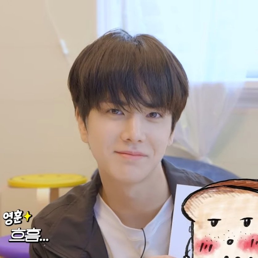 he looks so fluffy 😖