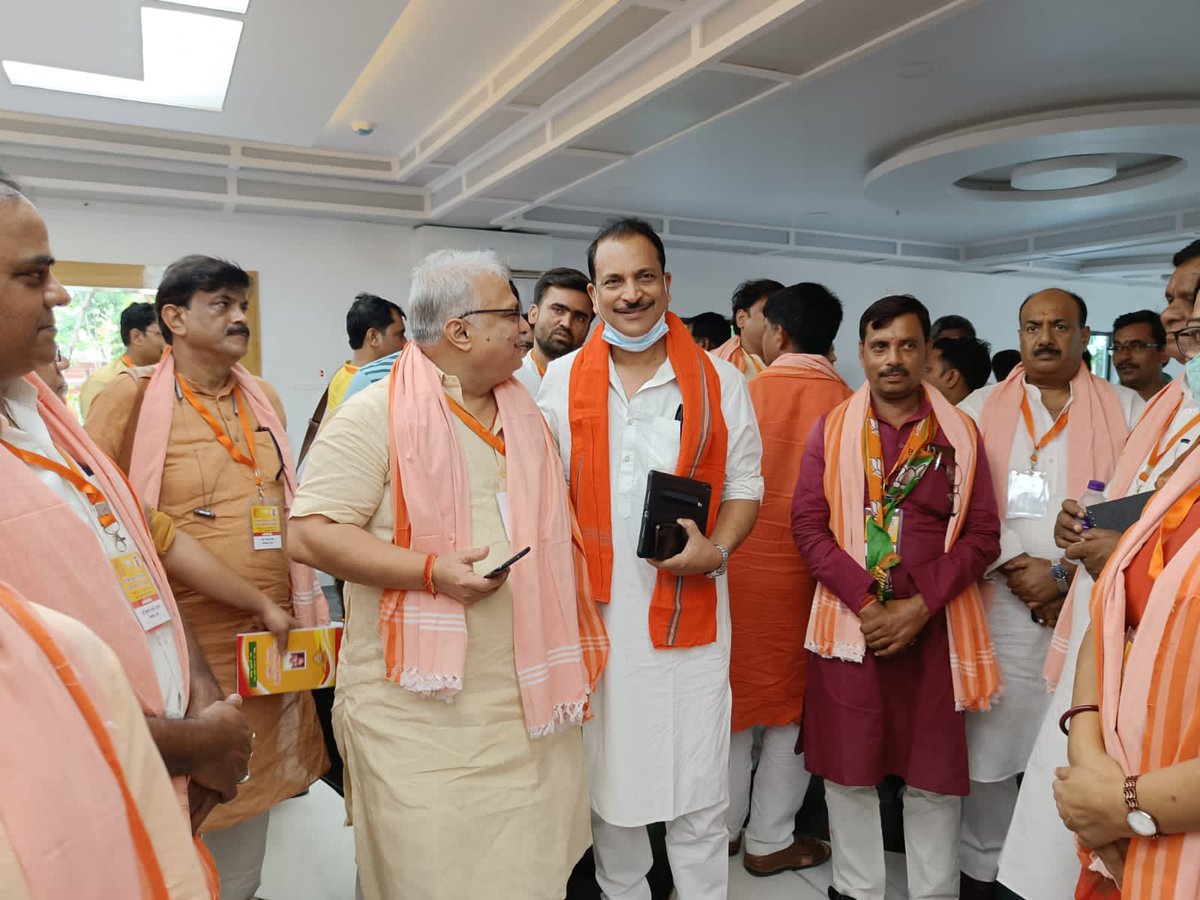 RajivPratapRudy's tweet photo. बोधगया में आयोजित प्रदेश प्रशिक्षण शिविर में @BJP4Bihar महासचिव व बिहार विधान परिषद के सदस्य श्री @deveshkumarbjp जी के साथ... https://t.co/KxNPSCUVtt