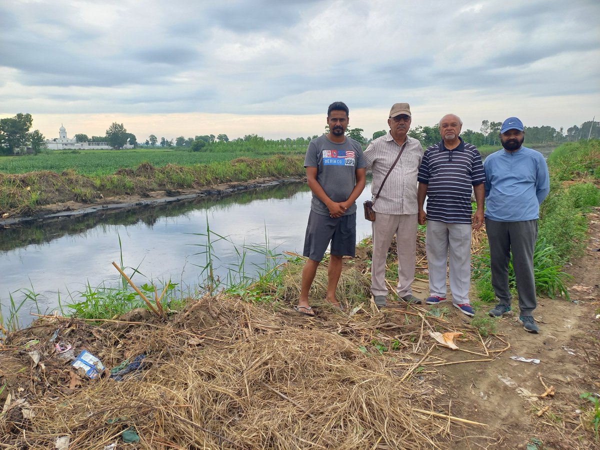 Lakhanpal1Cm's tweet photo. #PollutingIndustries releasing #PollutedWater into #BuddhaDariya near Villages Gaunspur and Hambaran in Dakha Constituency outside #MunicipalLimit. Scattered Polluted Waste lying all over. Sufferings of the Villegers are the worst. No Stern Actions taken till so far by #PPCB ??? https://t.co/FbyHLI9l8D