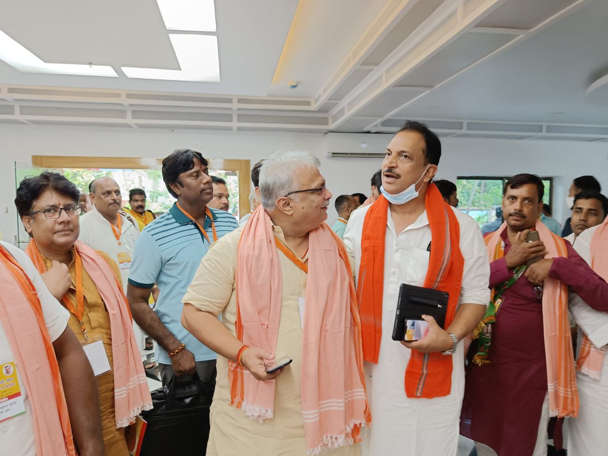 RajivPratapRudy's tweet photo. बोधगया में आयोजित प्रदेश प्रशिक्षण शिविर में @BJP4Bihar महासचिव व बिहार विधान परिषद के सदस्य श्री @deveshkumarbjp जी के साथ... https://t.co/KxNPSCUVtt
