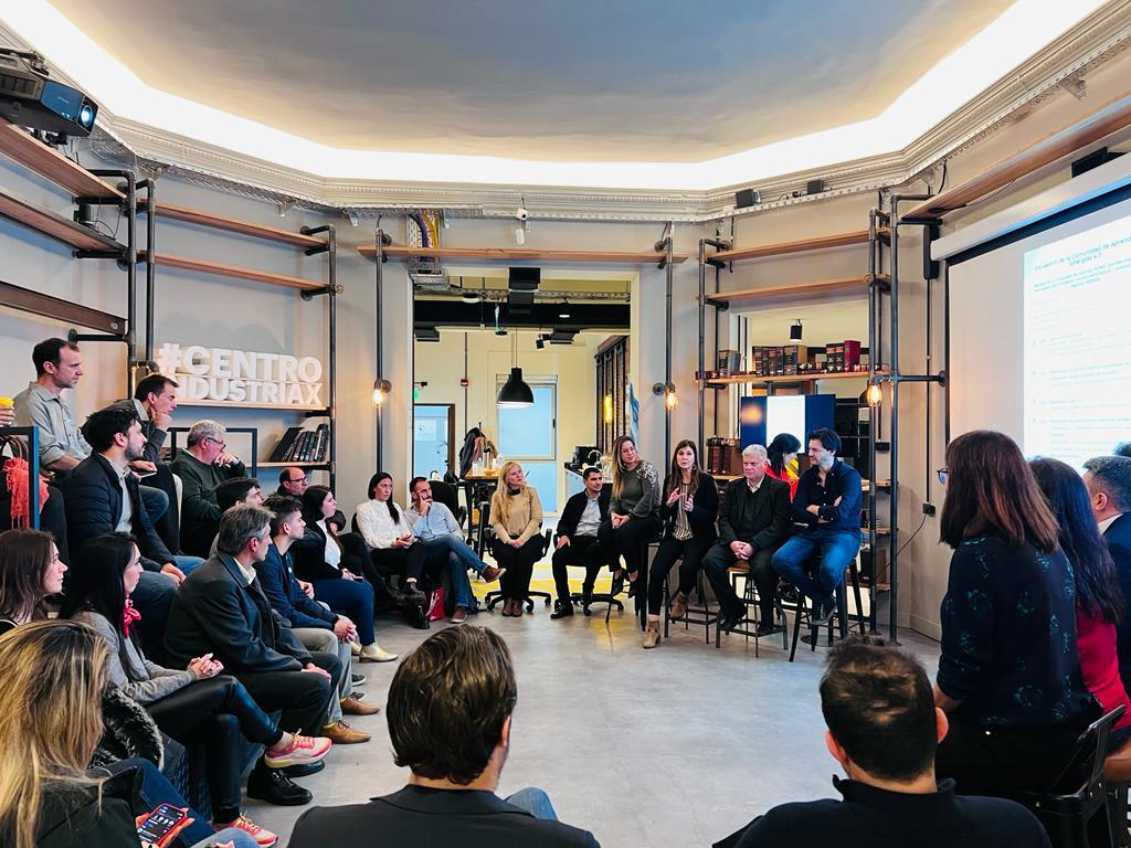 un_druca's tweet photo. Nos reunimos con tecnólogos y startups 4.0 para dar impulso a la Comunidad de Aprendizaje del #ProgramaSinergias y acelerar vinculaciones para la transformación digital en el marco de #RutaX @UIAcomunicacion y #SEPyME @produccion_arg https://t.co/M2arYI89PE