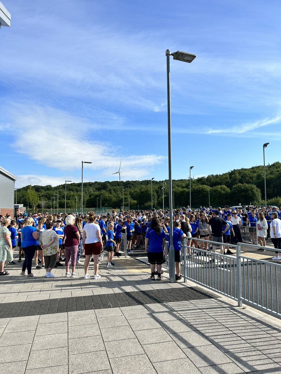 MissWrightIHS's tweet photo. Islwyn High Race for Life completed ✅ All in loving memory for the inspirations that we have lost over the years to cancer 💙 https://t.co/feoIfWZuny
