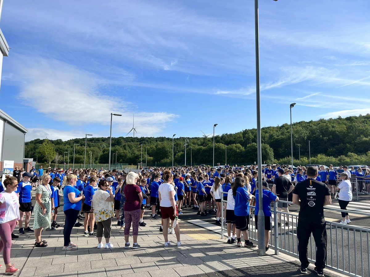 MissWrightIHS's tweet photo. Islwyn High Race for Life completed ✅ All in loving memory for the inspirations that we have lost over the years to cancer 💙 https://t.co/feoIfWZuny