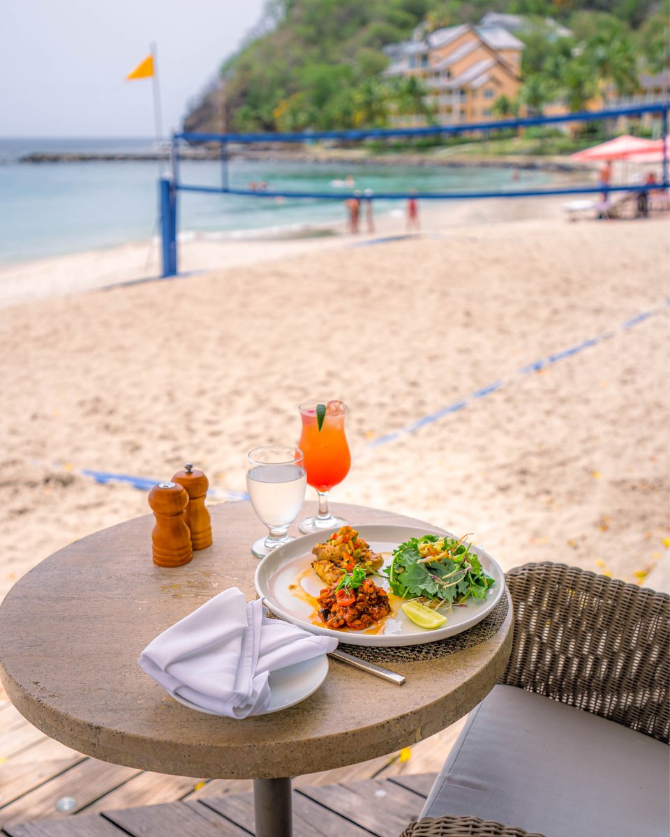 bodyholiday's tweet photo. Dine on freshly prepared, flavoursome dishes whilst surrounded by our eternally calming, ocean views.

#BodyHoliday #StLucia #FoodieFriday #LunchtimeViews #WellnessHoliday #WestIndies https://t.co/xyjgP9Eg2k