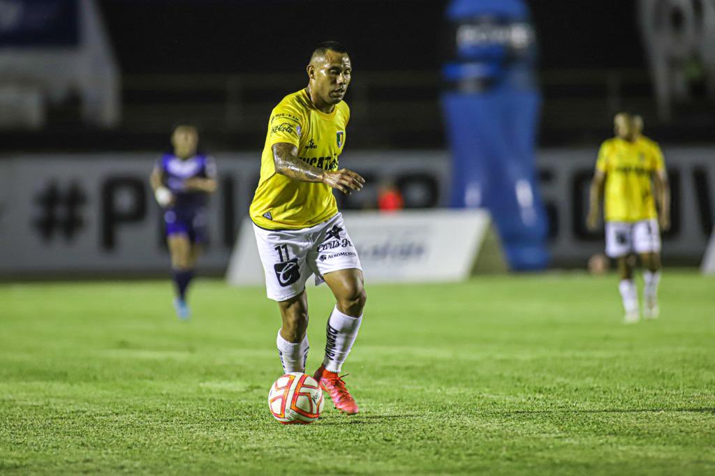 SomosVenados's tweet photo. @venadosfc mostrando por momentos otra cara con la dirección de Andrés Carevic, quien diseñó el cuadro supliendo importantes ausencias como la de Cardozo, Fernández y Mañon. El aporte de Rosel fue importante. https://t.co/qA8PVUTrAQ