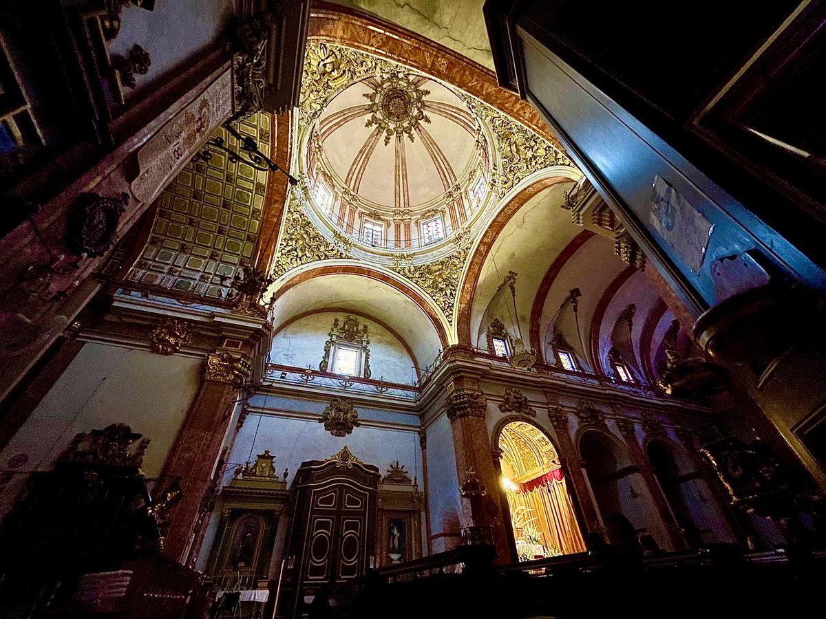 ¡Nuestra parroquia se viste hoy de fiesta! Fue el 15 de julio de 2006 cuando el papa Benedicto XVI le concedió el título de basílica menor, reconociendo así la importancia e influencia del templo en las celebraciones religiosas de la zona

#basilicadeaspe #basilica #benedicto