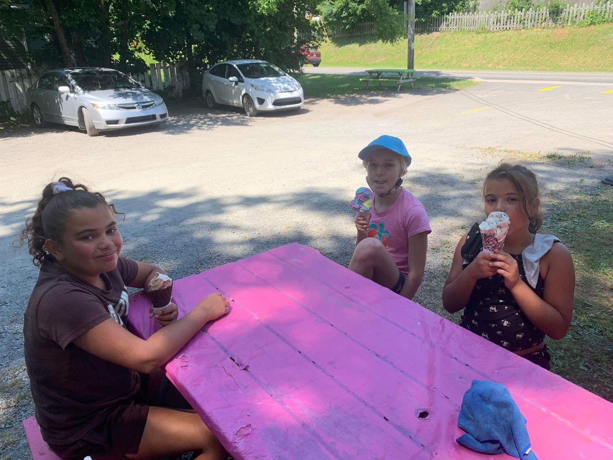 bbbspc's tweet photo. Yesterday was a great day for Big Bunch! Haley and Rachael had a great day taking this group strawberry picking at Maclean's and then going for a cool treat afterwards!😎🍦
#PictouCounty #groupmentoring #summerfun #Ignitepotential https://t.co/QAH8LWg26n