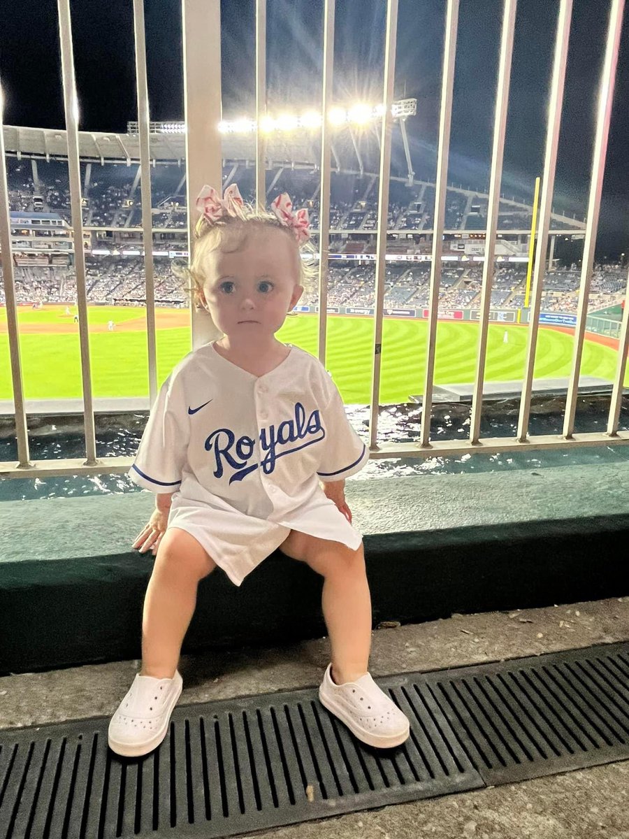 tonya_wagoner's tweet photo. @Royals  This little baby girl loved her first Royals game. #RoyalTogether https://t.co/OLFztL3Uhj