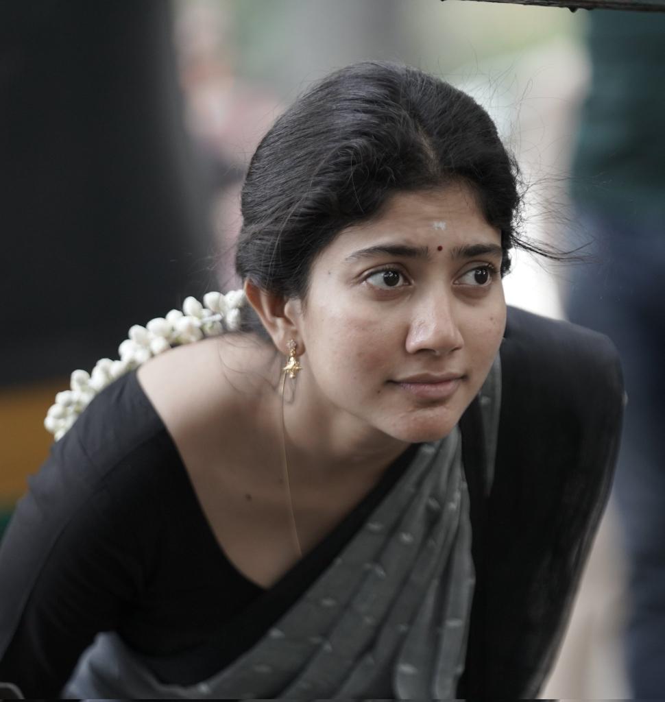 marshal26's tweet image. #Gargi

@Sai_Pallavi92......Watta Acting !! Hats Off 👏🏻👏🏻👏🏻

Such A BOLD LADY ! 🔥

Every Little Girl, School Students, Working Lady,Mother, Aunty &amp;amp; Paati Should Watch This Movie. 

Plz ! Na Soldren. 🙏🏻

#GoAndWatch #DontMissIt