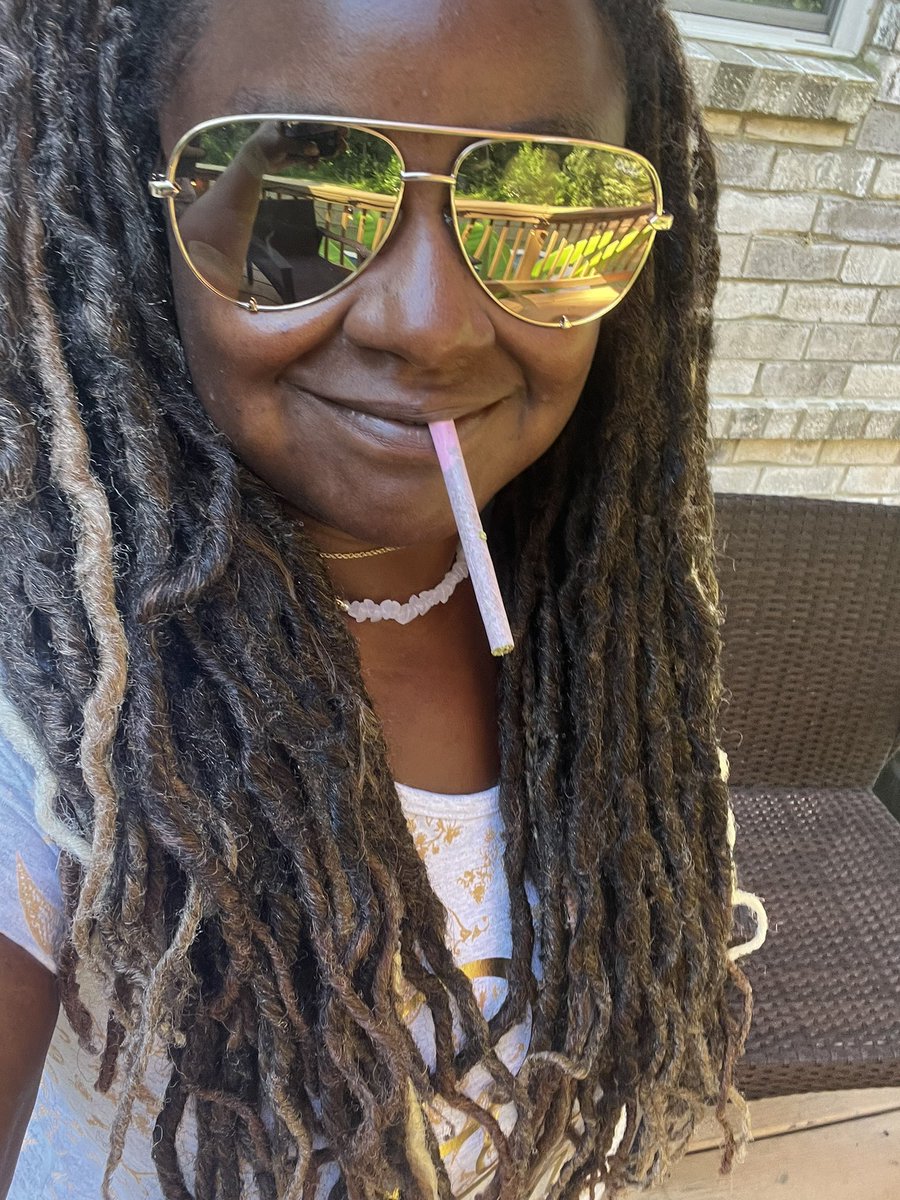 In1980Is's tweet photo. The look when it’s Friday, you got new good weed, a bad job that’s finna be over, and it’s Friday.. 🧘🏾♀️😌😎 #mmemberville #blow1queen #joker #lovergirl #girlsjustwannasmoke #lovepeople #respectmymind #budgnx #mindyobizness https://t.co/obJY5xvLcX