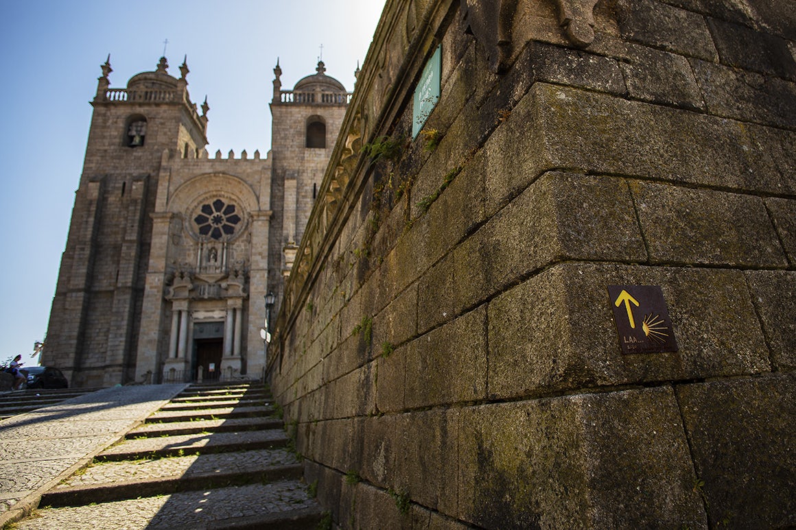 visitporto's tweet photo. Until July 25, pilgrims on their way to Santiago de Compostela have a special welcome and the right to a walker Porto.CARD, in commemoration of San James' Day! 🚶

#VisitPorto #Porto.CARD #saintjamesday https://t.co/56EdcBQaMM https://t.co/bFVSx5Uuj6
