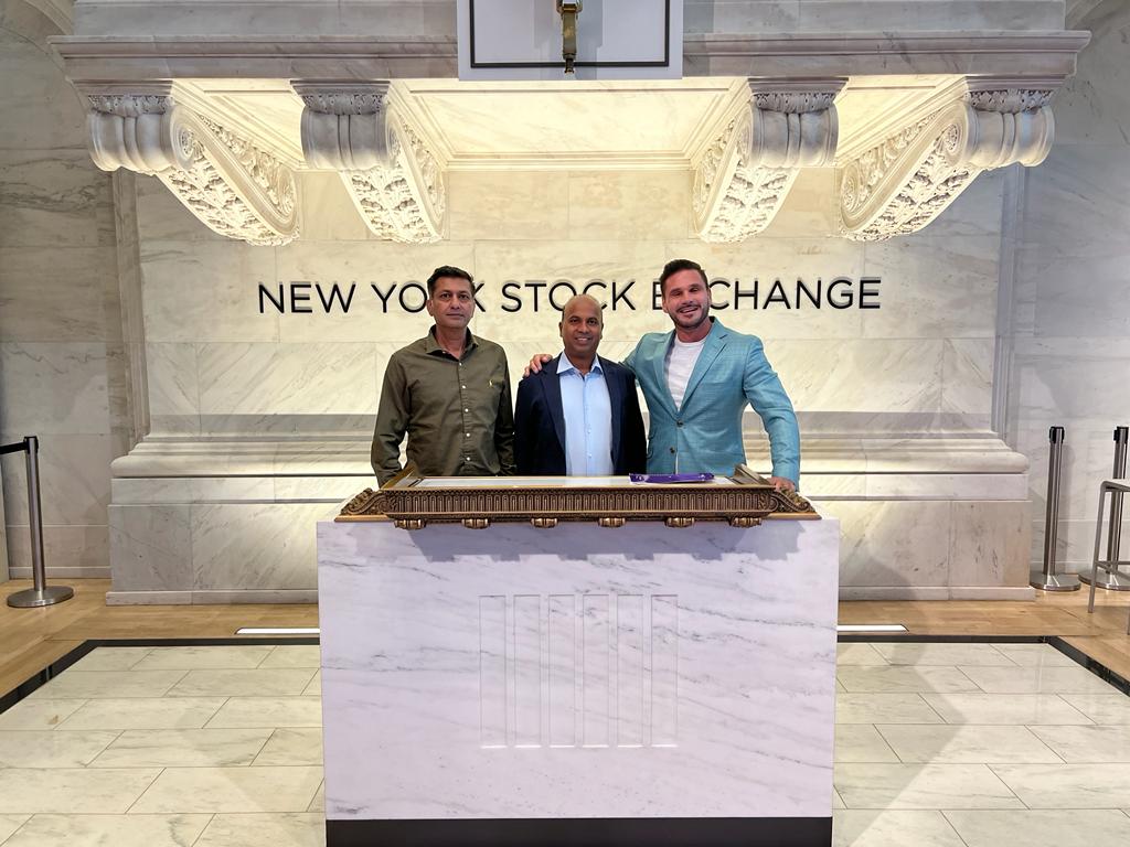 bjbaumann2014's tweet photo. Perfect timing led the founders of @rubixnetworkinc to visit me down at the @NYSE earlier this week..
Great meeting, great food, and the formation of a long friendship.
@KCRubix @sathyan03537308 @RubixChain
#ICEMakeTheConnection
#esg #layer1 #greenchain https://t.co/DOd8bOv3I5