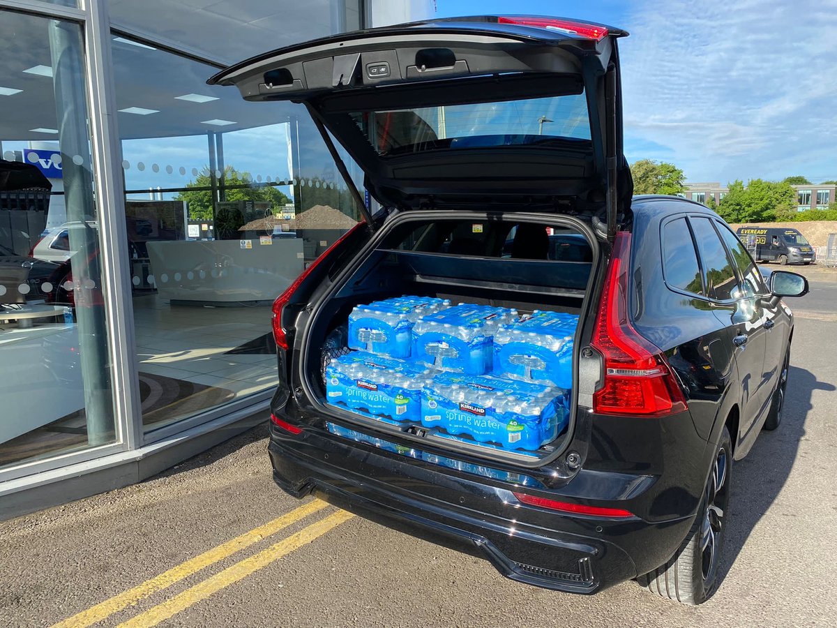 VolvoWatford's tweet photo. Special delivery of water to help combat the heatwave, delivered in the ever versatile XC60!

#volvo #xc60 #heatwave #endeavourautomotive https://t.co/T0afRTUVDm