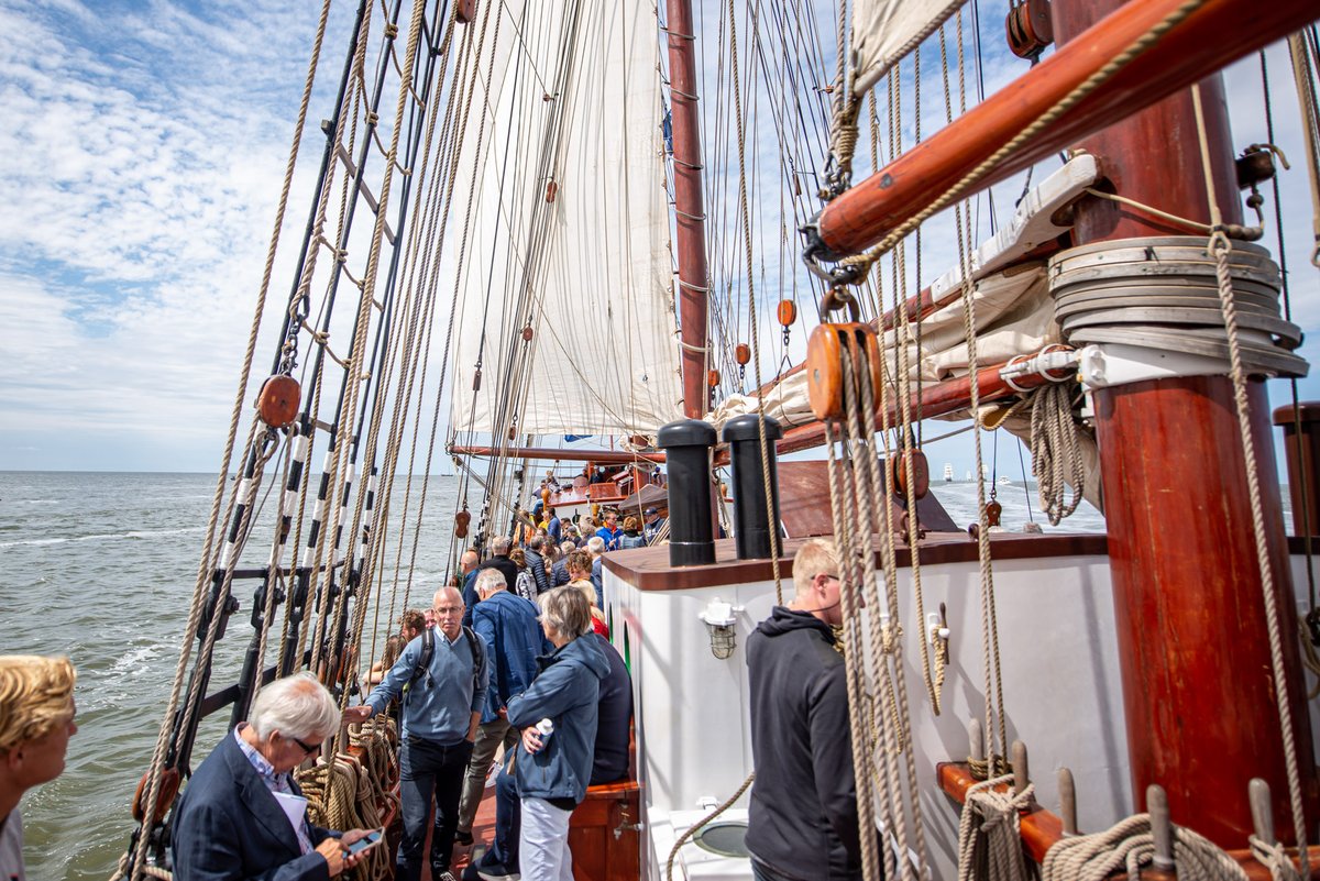 Om 17u vertrekt er weer een vaartocht. Er zijn nog enkele plaatsen beschikbaar. 

🎫 Tickets zijn verkrijgbaar bij het verkooppunt op het Beach Eiland en via harlingensail.com/arrangement/va…

#TSRH2022 #Harlingen #tallships