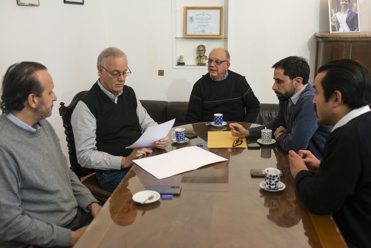 Fesprosa_LH's tweet photo. 🟠 Autoridades de @CICOP_ok se reunieron con el 
@DrDanielGollan para impulsar un #ProyectoDeLey que busca eximir del pago de #Ganancias a trabajadorxs de la salud por los ingresos que excedan las cuatro guardias mensuales en el sector público y privado.

#NuevaFederaciónNacional https://t.co/xHx9NTKbyN