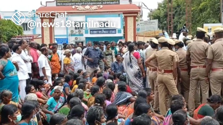 AgamudayarSe's tweet image. பள்ளி விடுதியில் ப்ளஸ் டூ மாணவி மர்ம மரணம்.. நியாயம் கேட்டு தாய் கண்ணீர்.. நடந்தது என்ன? #🎥ஜூலை 15 முக்கிய தகவல்📰
sharechat.com/post/NZql4nr?d…

ஷேர்சாட்டை பதிவிறக்கம் செய்து 1 லட்சம் வரை வெல்லுங்கள் sharechat.com/?d=n