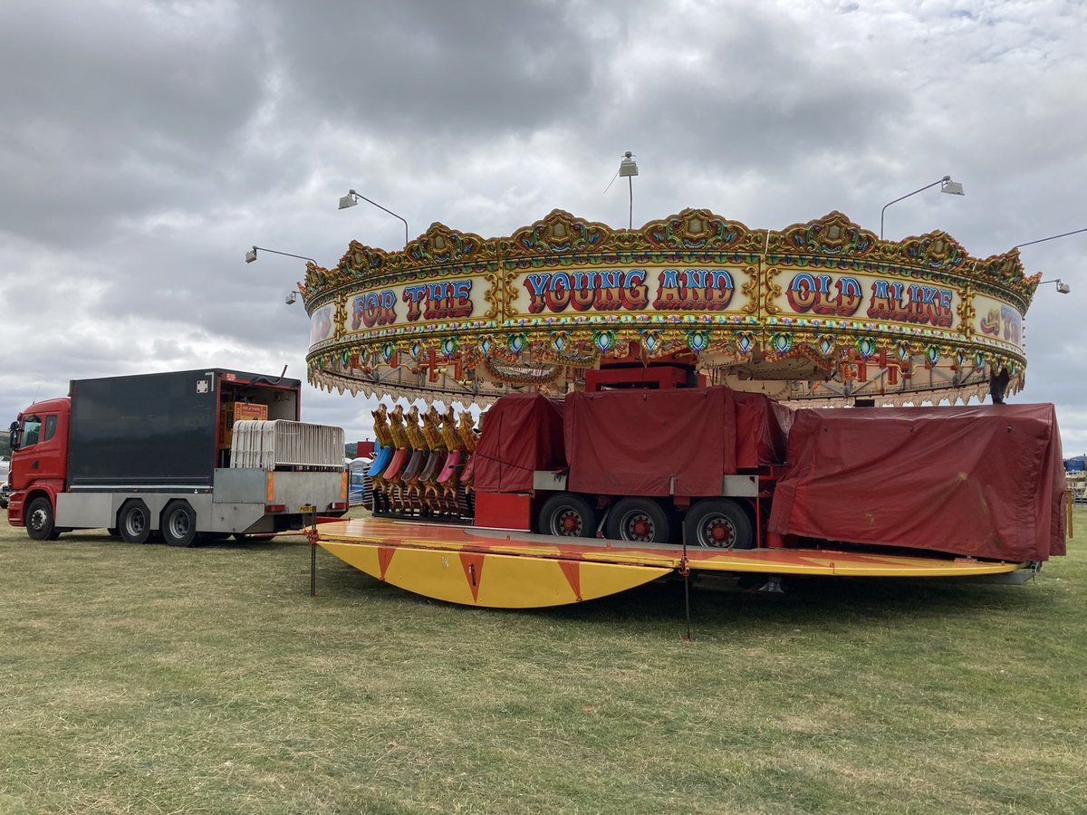 MashamSteam's tweet photo. Bring on the dancing horses! The carousel has been at all 55 steam rallies, and we know it’s a proper event when they start setting up 🎠🎠🎠🙌 https://t.co/DdQVBXD9Hw