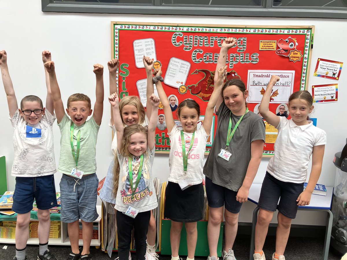 Rydyn ni mor gyffrous i gyhoeddi ein bod wedi ennill y Wobr Efydd i’r Siarter Iaith! 🏆 Da iawn Criw Cymraeg! Rydych chi’n anhygoel! 
We are so excited to announce that we have achieved our Bronze Award for the Siarter Iaith! Diolch <a href="/EmmaDermody1/">Emma Dermody</a>  <a href="/CSCSiarterIaith/">🏴󠁧󠁢󠁷󠁬󠁳󠁿CSC Siarter Iaith CCD 🟦🟩⬜</a>  <a href="/CSC_Cymraeg/">🏴󠁧󠁢󠁷󠁬󠁳󠁿CSC Cymraeg CCD 🟦🟩⬜</a>