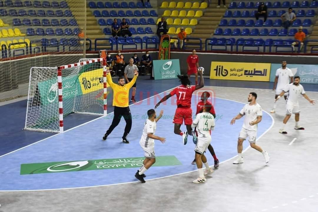 Lors de la 25è édition de la coupe d’Afrique des nations 2022 de handball homme qui a lieu du 11 au 18 juillet au Caire, l’Algérie a été largement battue par la Guinée avec un score humiliant.

La défaite de l’Algérie contre la Guinée

L’équipe  #Guine

guineeplus.net/guinee-actuali…