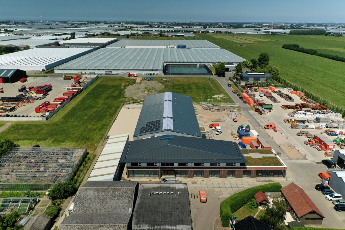 Wij zijn verhuisd!!🙌🏻Vorige week was het dan zo ver en hebben we de overstap naar het nieuwe kantoor gemaakt. Deze week hebben we al gewerkt in het prachtige nieuwe pand. Op 16-07 is de officiële opening voor de medewerkers samen met de traditionele bouwvakborrel. 
#kroes