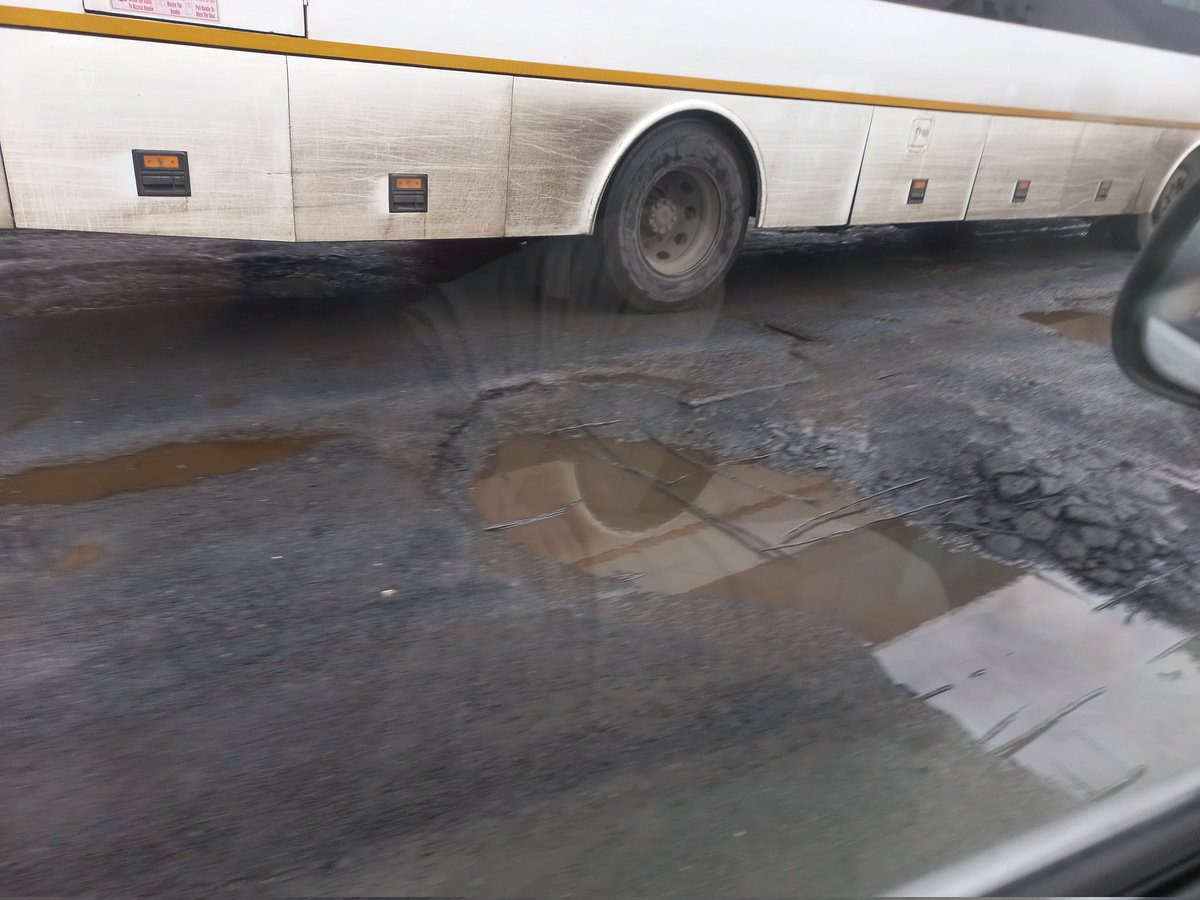 sainiravish's tweet photo. @RailMinIndia URGENT Safety Issue 

Condition of railway over bridge in Bharuch (near Manubar Chaokdi).
Steel Bars are coming out which is very serious safety concern.
 
Pls help...

@AshwiniVaishnaw @CollectorBharch 
@BharuchPolice @CMOGuj 
@narendramodi https://t.co/uJIBut68RM