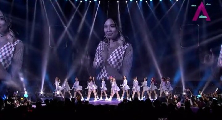 naomifndd's tweet photo. "eto na pala 'yung sinimulan ng first gen, yung nasimulan natin" Family. 

I'm really proud of you, mnl48. 
[#FirstGenFirstLove #MNL48]
[#MNL48PatungoSaTugatog] https://t.co/rr9qBfkpvi