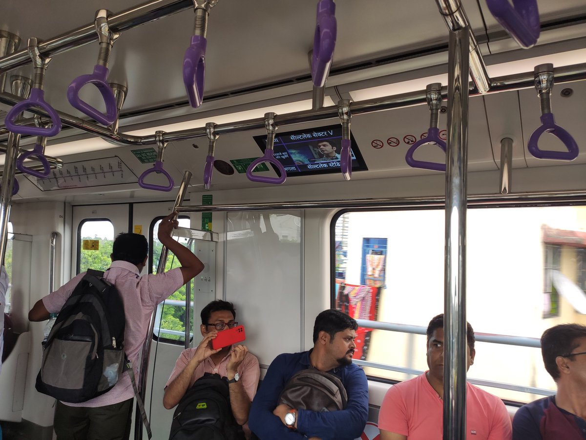 Im_Sandip1's tweet photo. @metrorailwaykol here are few pictures of my first ride in new East West metro railway https://t.co/QM0W9nHP8p