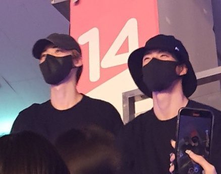 cheeseiei's tweet photo. “มึงกูชอบพี่โชน”

“โชนไหน มี 2 คน” https://t.co/leDzBYMnrm