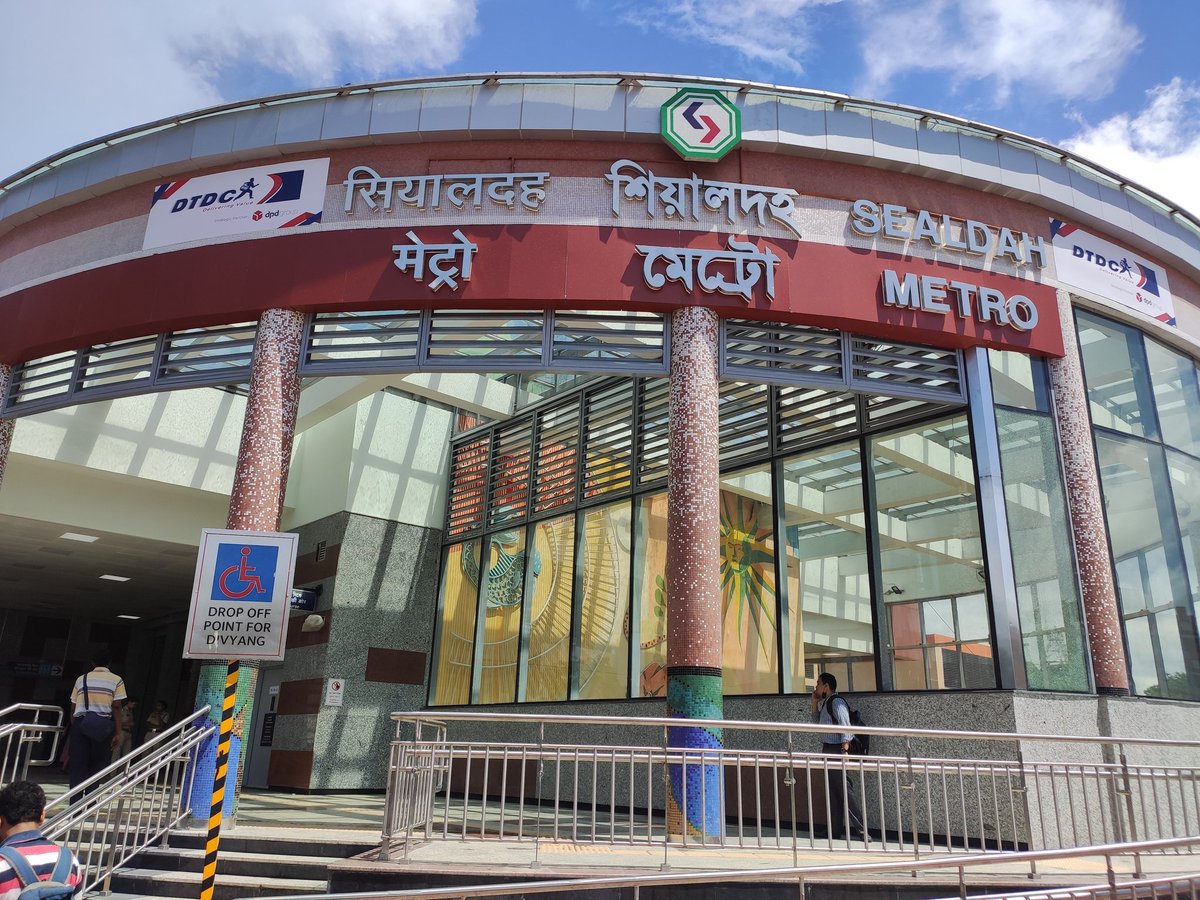 Im_Sandip1's tweet photo. @metrorailwaykol here are few pictures of my first ride in new East West metro railway https://t.co/QM0W9nHP8p
