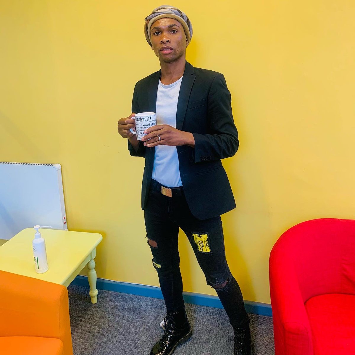 AdvanceSimango's tweet photo. Serving coffee wearing doek today. #doek
#princeofchipinge #chipingeboy #mundau https://t.co/tAbwawenBG