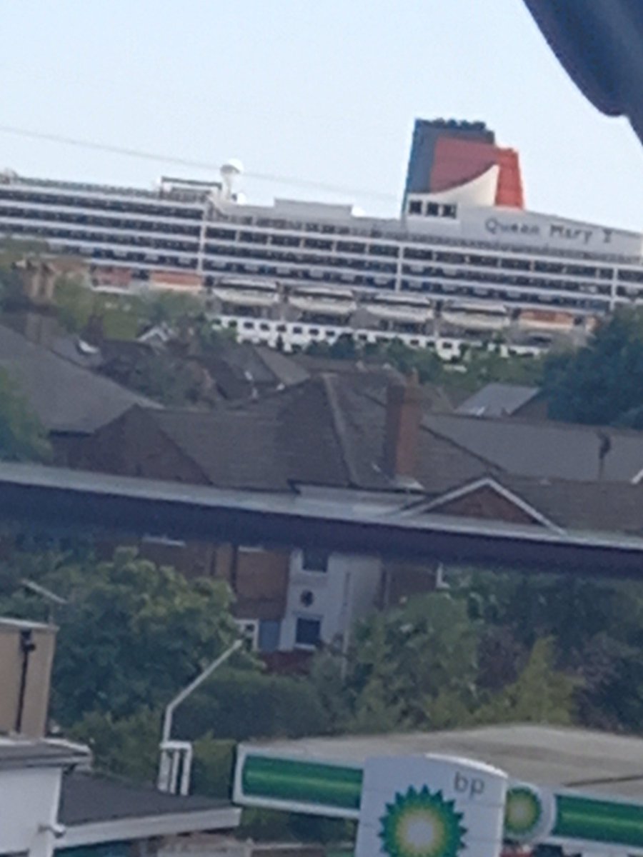 erree222's tweet photo. Queen Mary outside my door https://t.co/b0Hhk6neYy
