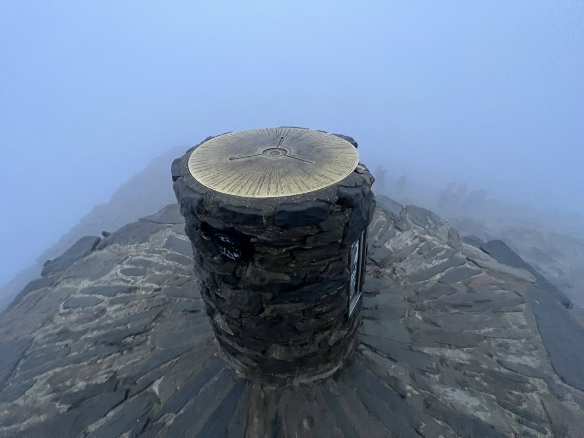 Yr Wyddfa (Snowdon) this morning for sunrise working for <a href="/Adventures_UK/">BreeseAdventures</a> 🏔🏴󠁧󠁢󠁷󠁬󠁳󠁿 The weather wasn’t perfect but the group did a great job getting to a chilly summit 😊👏🏻