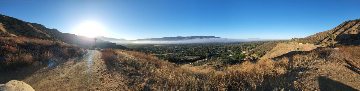 griz1's tweet photo. #Panorama shot of #OjaiValley from #WilsonPoint along #ShelfRoad. Tap &amp; pan to see whole view...#sunrise &amp; #fog. @cityofojai @OVGC @OVN @CasaOjai #Ojai @dayhikingtrails @AmericanHiking @LosPadresNF #OVLC @SierraClub @calparks @VisitCA https://t.co/guuSyke4iy