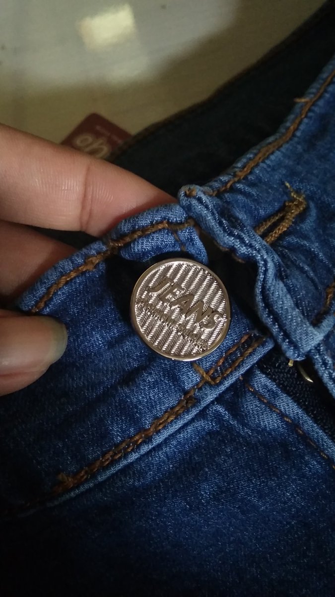 sara_ftrn's tweet photo. Plisssss seneng banget ‼️ nyesel cuma beli satu 😭😭 pake jeans gini keliatan lengsing dan lebih muda 🥰 harga under 30k loh, kualitas bagussssss 👍🏿
Yang ngga percaya, cek sini 👇🏻
🛒 https://t.co/LZrlfFvC6N https://t.co/xHDAapit1j
