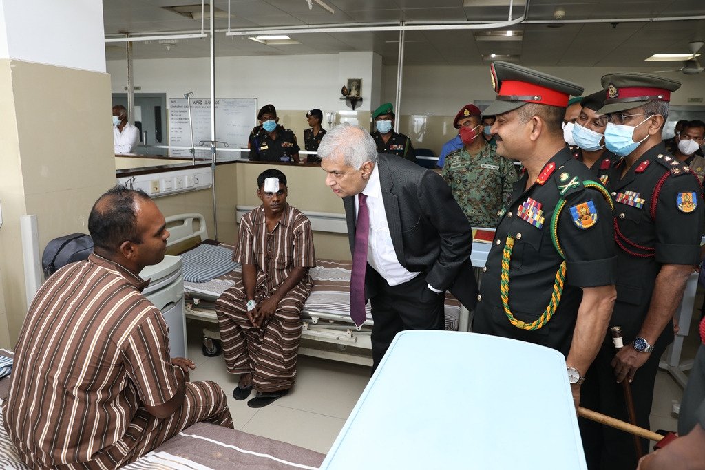 NewsWireLK's tweet photo. Acting President Ranil Wickremesinghe today visited injured soldiers who are being treated at the army hospital. https://t.co/jXdFZprR3K