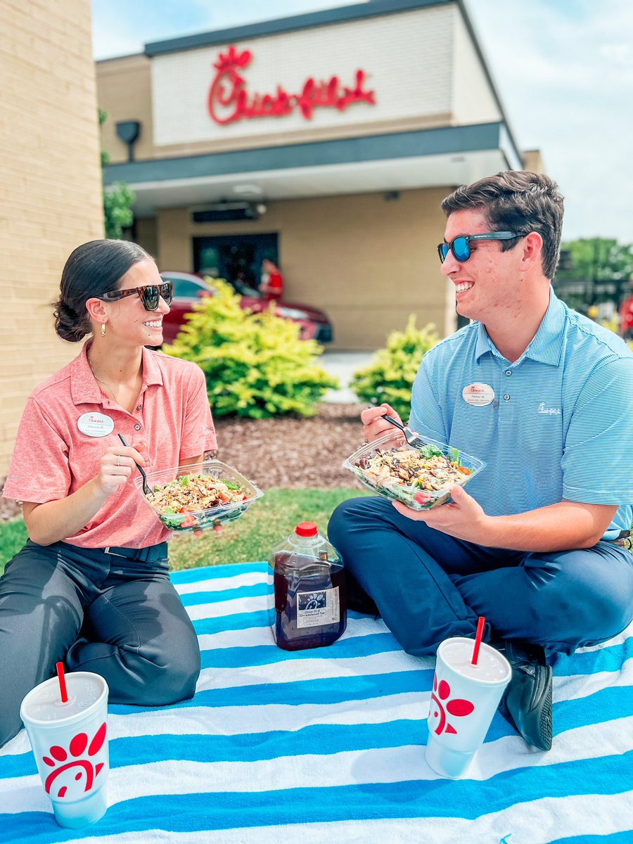 Picnics are better with friends and Chick-fil-A 🧺 Order a salad and a gallon of Tea for your next picnic! Use the Chick-fil-A App to order ahead📱
