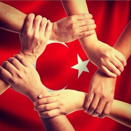 #TürkiyeAşkına eller çoğalınca işler hafifler. Birlik ve beraberlikte kuvvet, ayrılıkta felaket vardır. 🇹🇷