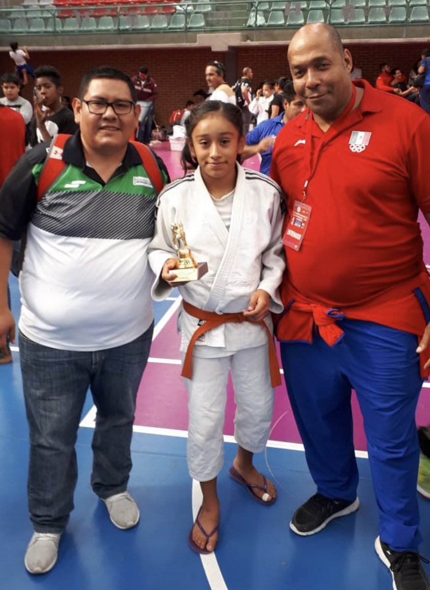 vanehupp's tweet image. Quieren hacer una buena labor? Alguien de aquí la conoce? Cooperemos, quién se apunta? María Fernanda Cruz Bolón, niña chiapaneca de 16 años, medallista de oro en judo en los juegos nacionales, pide dinero en las calles para asistir al mundial de judo en Bosnia en agosto.