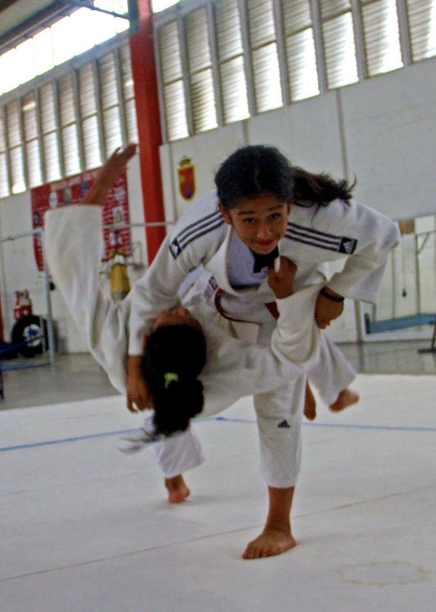 vanehupp's tweet image. Quieren hacer una buena labor? Alguien de aquí la conoce? Cooperemos, quién se apunta? María Fernanda Cruz Bolón, niña chiapaneca de 16 años, medallista de oro en judo en los juegos nacionales, pide dinero en las calles para asistir al mundial de judo en Bosnia en agosto.