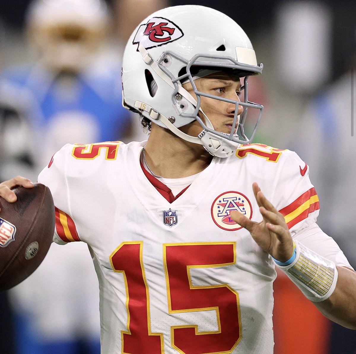 chiefstorm2's tweet photo. Should the #chiefs wear a white alternative helmet this season⁉️ https://t.co/cVQ8uMeXau