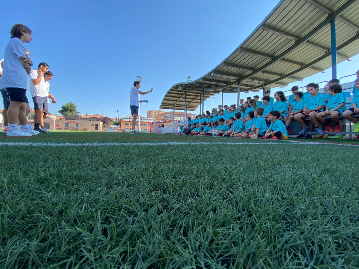 ⚽️🥇 Segona setmana del campus <a href="/FTBLL_Genius/">Football Genius</a> finalitzada! Aquest divendres, amb torneig de 3x3, sortejos, entrega de medalles i premis de la setmana! 

🔵🔴 #SócdelOAR #oarvic
