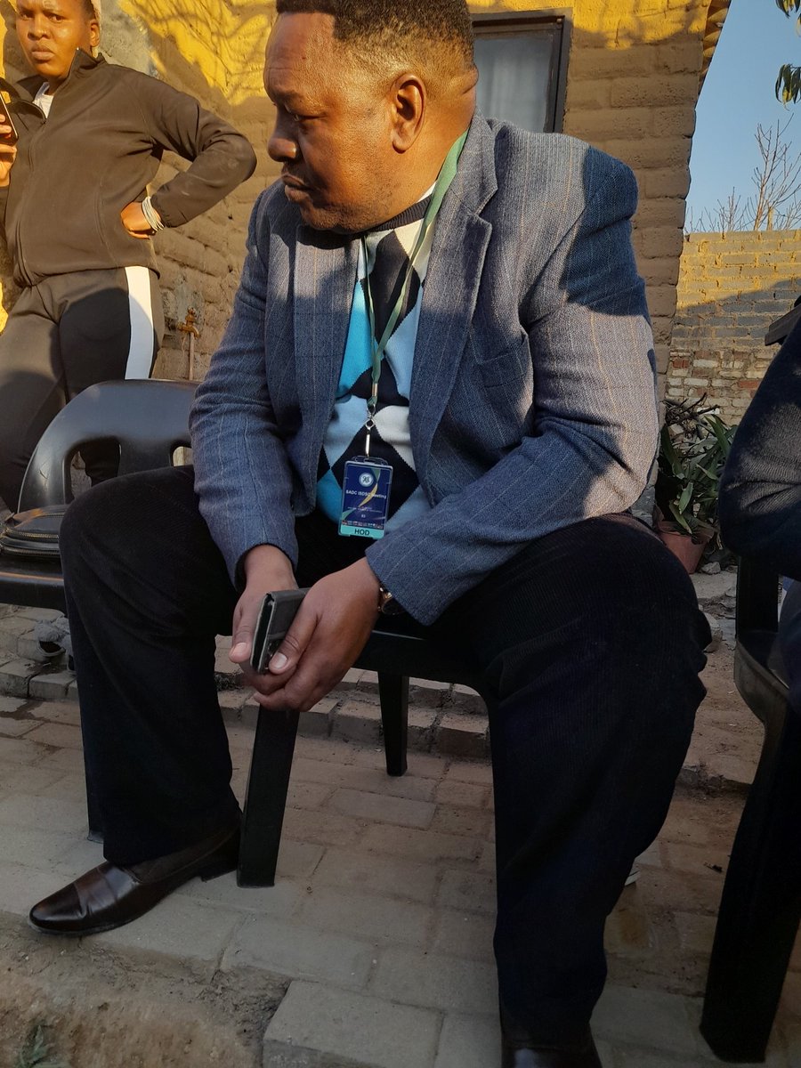ntwaagae's tweet photo. #Alexshooting National police commissioner General Fannie Masemola visiting the family of taxi driver Simon Malovhela who was among the six people killed in Alexandra on Thursday night @TeamNews24 https://t.co/M4nSk2NxWW