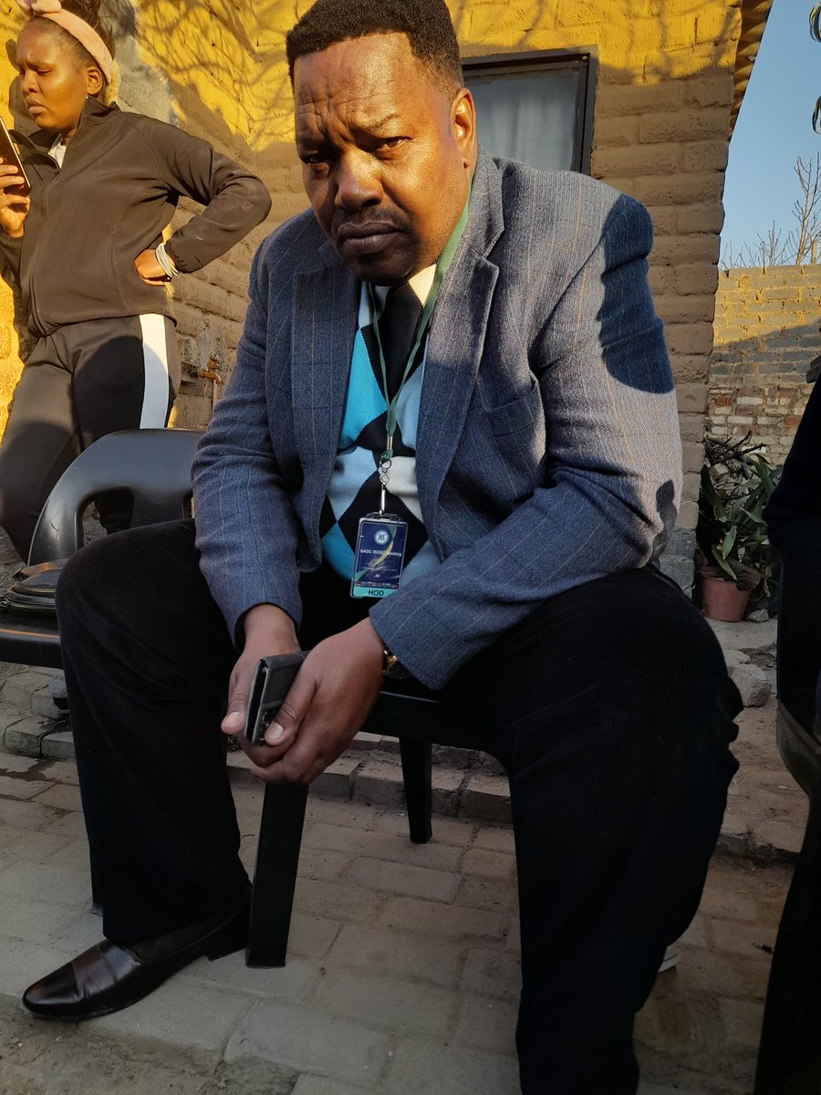 ntwaagae's tweet photo. #Alexshooting National police commissioner General Fannie Masemola visiting the family of taxi driver Simon Malovhela who was among the six people killed in Alexandra on Thursday night @TeamNews24 https://t.co/M4nSk2NxWW