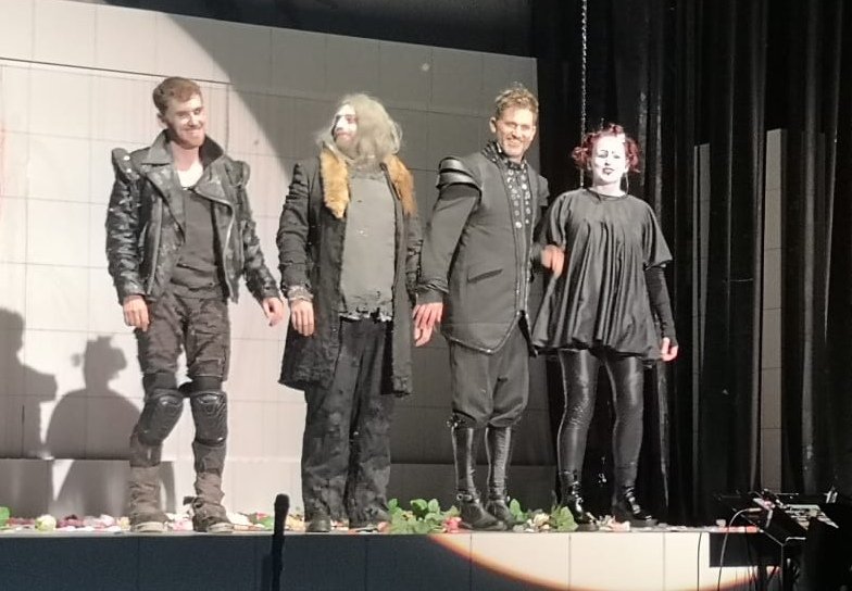 Bhí an-oíche aréir againn le "Muc Rí <a href="/AnTaibhdhearc/">An Taibhdhearc</a> Chomh sásta a bheith mar chuid den chliar iontach seo! Déanfaidh muid aríst anocht é ag 10:30. Ticéid le fáil ag giaf.ie
 #mucri #giaf22 #GIAF #fíbín