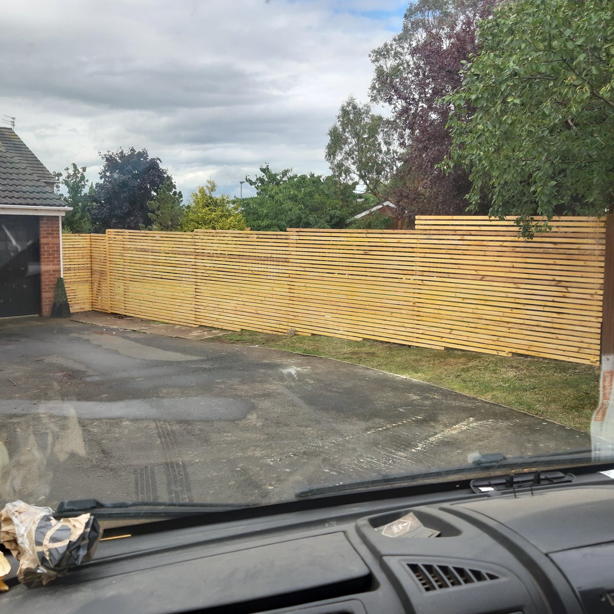 Ext_maintenance's tweet image. Nice latted fence with hidden gate worked in the rain all day to get it finished for the customer. #rain #Hardwork #fencing