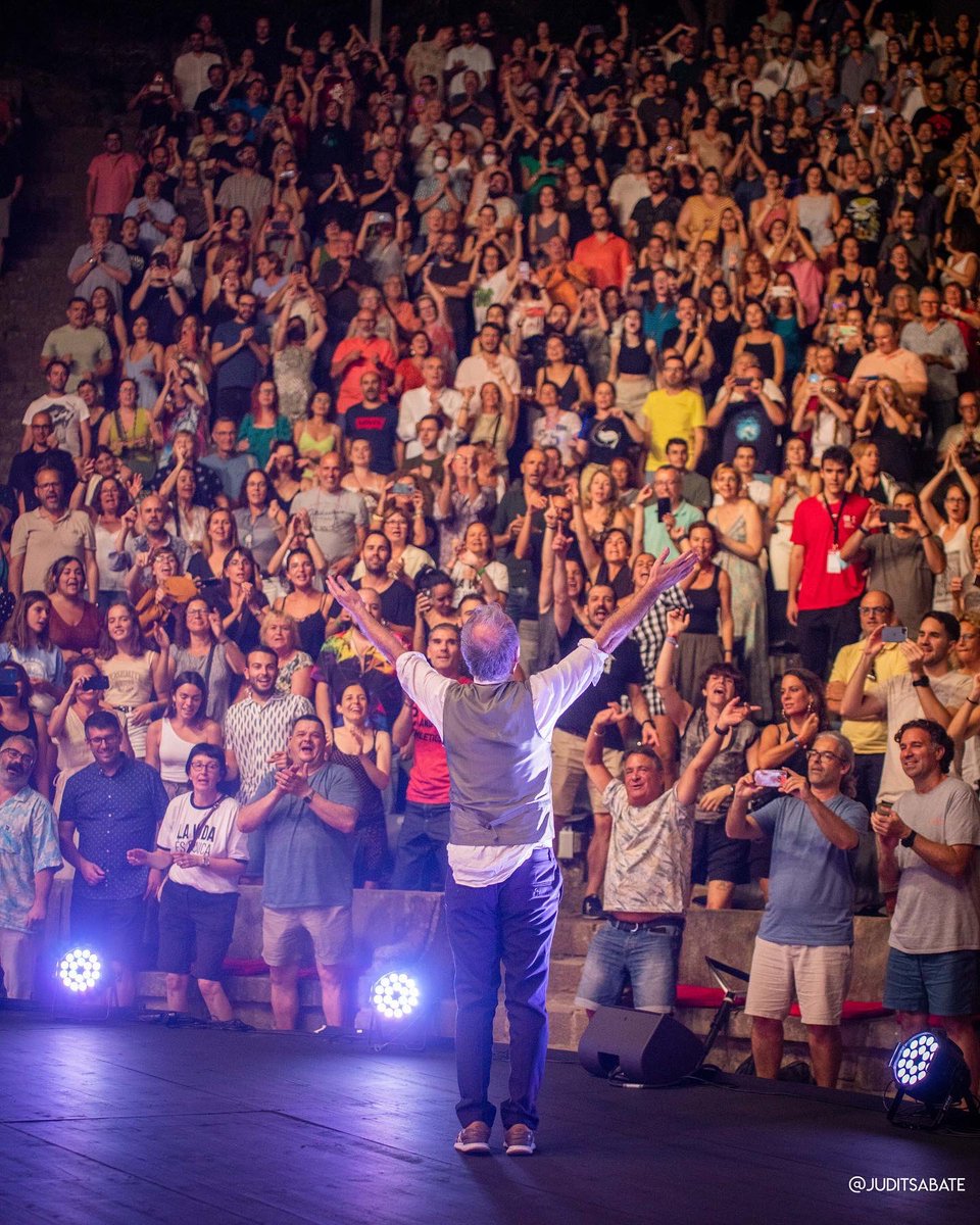 Els_Pets's tweet photo. Marededéu, quina nit, ahir, al Teatre Grec. Ens costarà refer-nos-en. Sou el millor públic del món.

Moltíssimes gràcies, Barcelona! https://t.co/fwPYdb4JXm
