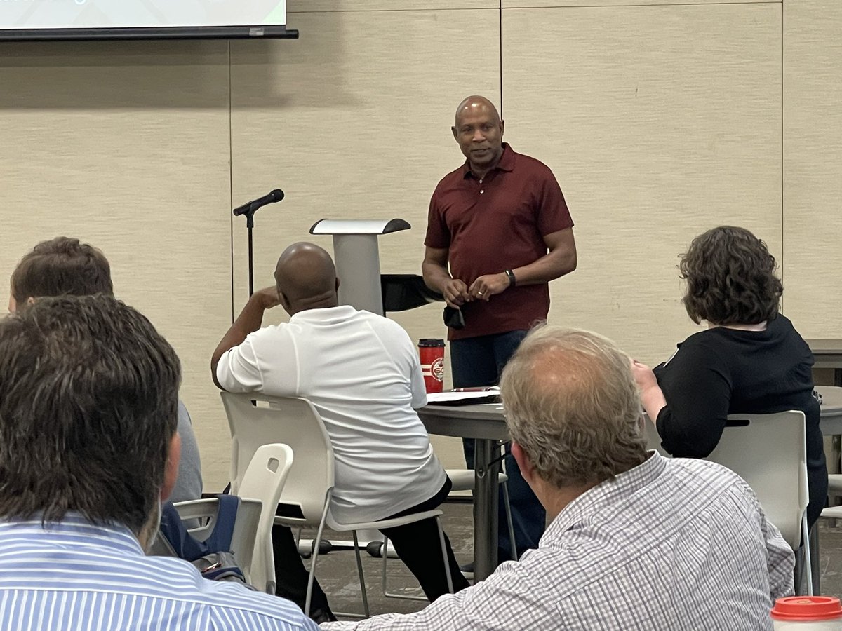 CityofGrandview's tweet photo. Have you heard about the Grandview Comeback? Mayor Leonard Jones and City Administrator Cemal Gungor tell the First Suburbs Coalition how we went from @Forbes Fastest-Dying Towns list to thriving! #GrandviewComeback #buildingtomorrowscommunity https://t.co/pxDwxfMyG3